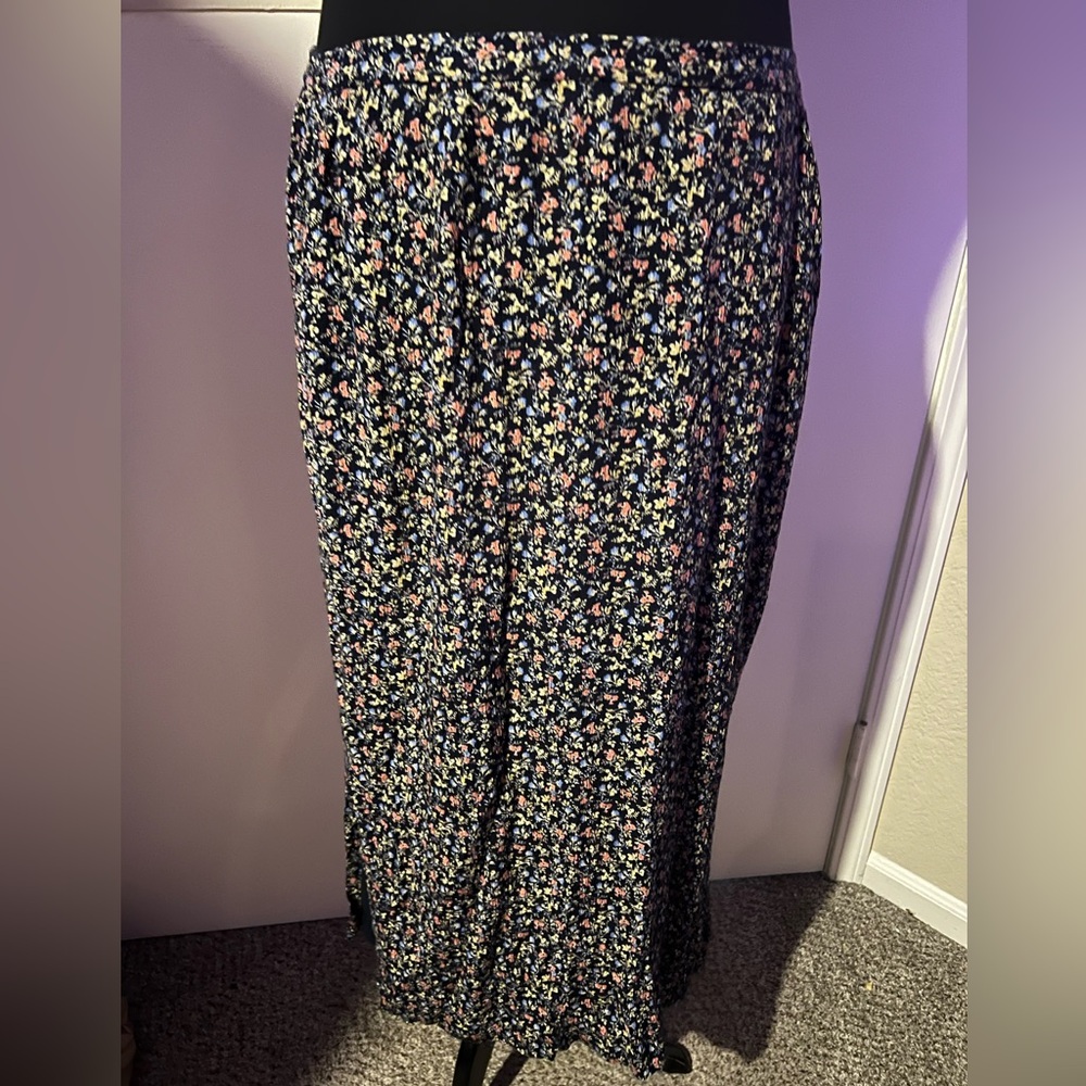 Liz Claiborne Floral Midi Skirt - Black and Multicolor